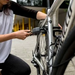 Hiplok DXC Bärbart Cykellås Med Extra Vajer -Deals Kläder Butik DXC1GY Locking With Cable Mid