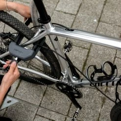 Hiplok DXC Bärbart Cykellås Med Extra Vajer -Deals Kläder Butik DXC1GY Locking With Cable Mid 1