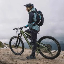 USWE Flow 16 Hydration Backpack 52 USWE Flow 16 Hydration Backpack -Deals Kläder Butik USWE Flow 16 Hydration Backpack Hydration Packs Malmoe Blue SS21 V 2162826 1 10