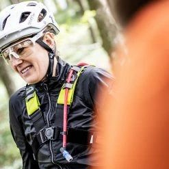 USWE Outlander 3 Hydration Pack -Deals Kläder Butik USWE Outlander 3 Hydration Pack Hydration Packs CrazyYellow SS21 V 2031002 1 5