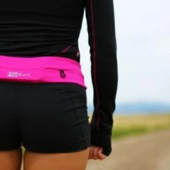 FlipBelt Classic Löparbälte 17 FlipBelt Classic Löparbälte -Deals Kläder Butik hotpink4 girl 900x600 1 510x340 1